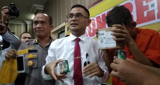 Liquid Vape rasa ganja yang berhasil diamankan oleh Ditresnarkoba Polda Jambi bersama tersangka. Foto : Rudi / Jambiupdate