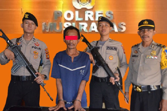 Tersangka Ardiyanto (dua dari kiri). Foto: istimewa