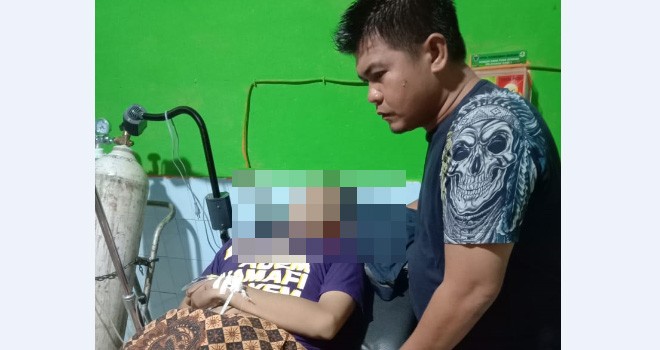 Korban saat mendapatkan perawatan di Puskesmas Mersam.