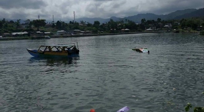 Speed Boat yang karam di Danau Kerinci. Foto : Gusnadi / Jambiupdate