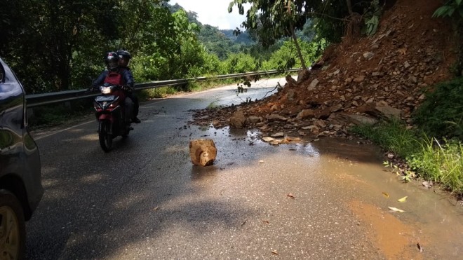  Ruas Jalan Kerinci-Merangin Terdapat Sejumlah Titik Longsor. Foto : Safwan / Jambiupdate