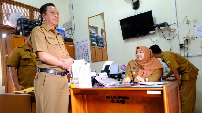 Bupati Masnah saat Inspeksi Mendadak (Sidak). 