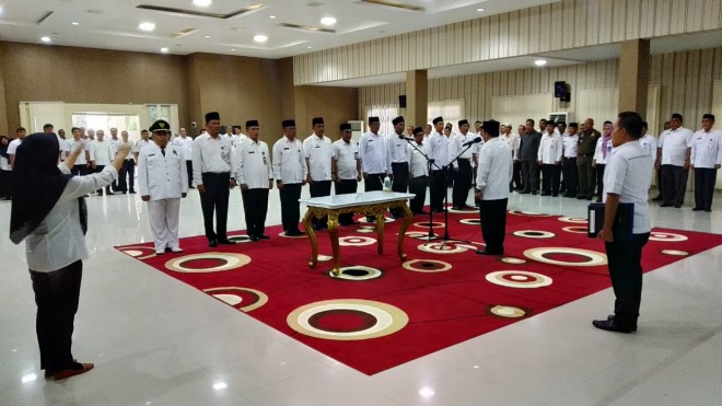 Bupati Merangin, Al Haris, pada Rabu sore (12/06/2019) melantik sebanyak 12 orang Eselon III untuk mengisi beberapa jabatan di lingkup Pemerintah Kabupaten Merangin.