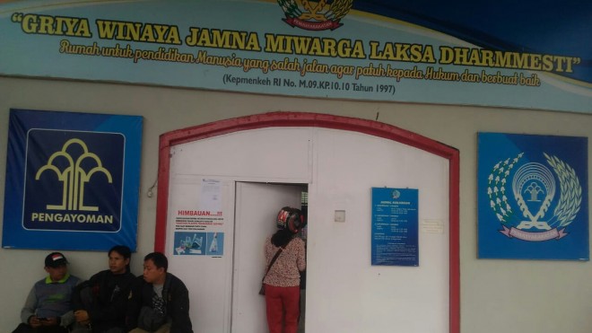 Paca 4 warga Binaan Rumah Tahanan (Rutan) Klas II B Sungai Penuh yang melarikan diri, pada Senin (10/06), Rutan tidak menerima kunjungan dari keluarga tahanan selama Tiga hari kedepan.