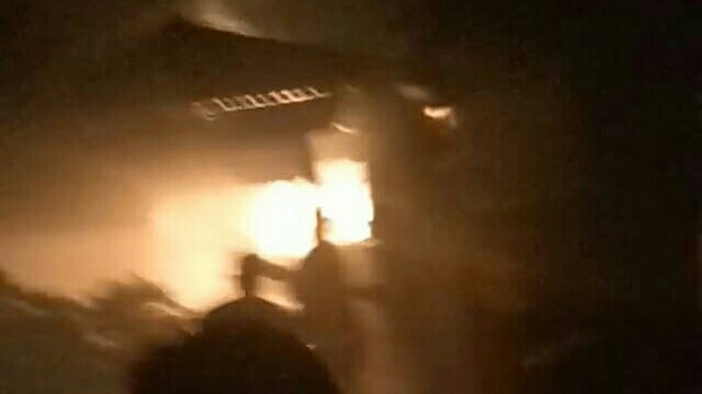 Si Jago merah kembali menghanguskan satu unit kios dan satu rumah milik Mak Teri di kawasan Mayang (13/6).