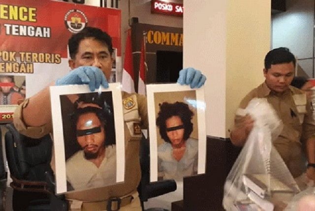 HASIL PENANGKAPAN: Polda Kalteng menggelar rilis penangkapan terduga teroris di dua daerah di Kalteng, Palangka Raya dan Gunung Mas. Sejumlah barang bukti juga diamankan aparat. (DODI/RADAR SAMPIT/Jawa Pos Group)