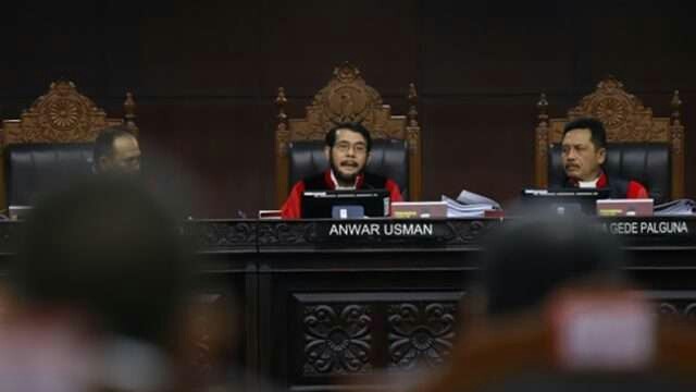 Ketua Mahkamah Konstitusi Anwar Usman (tengah) memimpin sidang perdana Perselisihan Hasil Pemilihan Umum (PHPU) sengketa Pilpres 2019 di Mahkamah Konstitusi, Jakarta, Jumat (14/6/2019). Ketua Mahkamah Konstitusi Anwar Usman (tengah) memimpin sidang perdana Perselisihan Hasil Pemilihan Umum (PHPU) sengketa Pilpres 2019 di Mahkamah Konstitusi, Jakarta, Jumat (14/6/2019). (Dery Ridwansah/JawaPos.com)