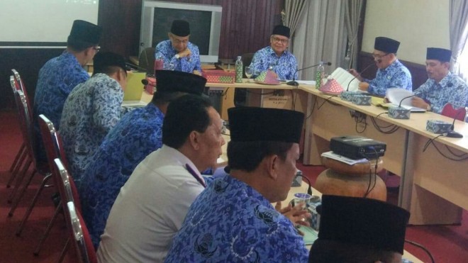 RAPAT EVALUASI: Rapat evaluasi realisasi fisik dan keuangan yang dilaksanakan Pemkab Kerinci, Senin (17/6).