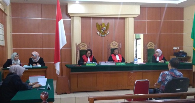 Terdakwa Casidy Tjuanda yang terjerat perkara pemalsuan dan penggelapan dalam jabatan dengan vonis dua tahun penjara oleh majelis hakim.