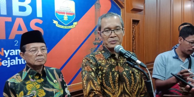 Wakil Ketua KPK Alexander Mawarta saat Menghadiri Acara di Kantor Gubernur Jambi.