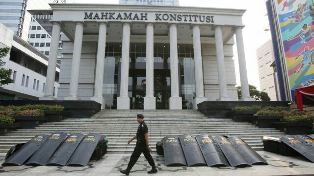 Polda Metro Jaya mengerahkan 47 ribu aparat gabugan untuk memberikan pengamanan Gedung MK pada saat sidang putusan sengketa Pilpres 2019. (Miftahulhayat/Jawa Pos)