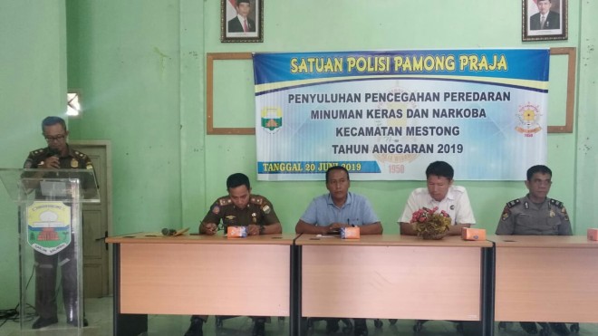 Satuan Polisi Pamong Praja (Pol PP) Kabupaten Muaro Jambi melaksanakan penyuluhan di Kecamatan Mestong. 