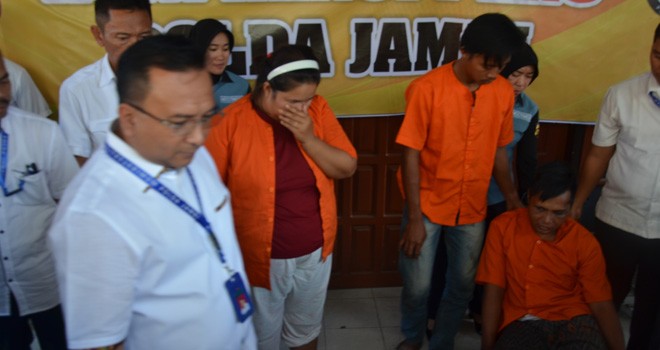 Tiga pelaku curanmor rumah ibadah diamankan oleh tim Ditreskrimum Polda Jambi, salah satunya dihadihi dengan timah panas karena berusaha melarikan diri. Foto : M Ridwan / Jambi Ekspres