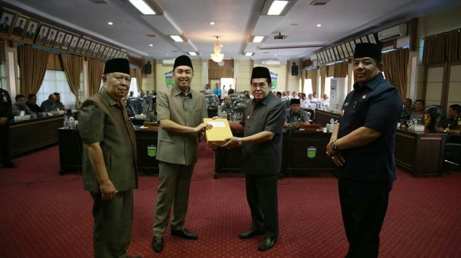 Walikota Sungai Penuh H. Asafri Jaya Bakri( AJB),  Rapat Paripurna Dewan Perwakilan Rakyat Daerah Kota Sungai Penuh.
