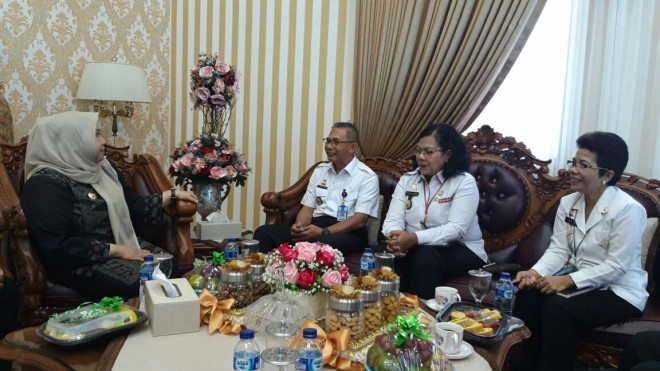 Bupati Kabupaten Muarojambi, Hj. Masnah Busro SE pada Rabu (26/6) siang menyambut kedatangan dari Kepala Kantor Wilayah Kementerian Hukum dan Ham Provinsi Jambi, Agus Nugroho Yusuf beserta rombongan. 