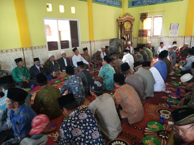 Halal bi Halal di Gedung Pengajian Jamaah Sathariah Kerinci di Desa Bunga Tanjung
