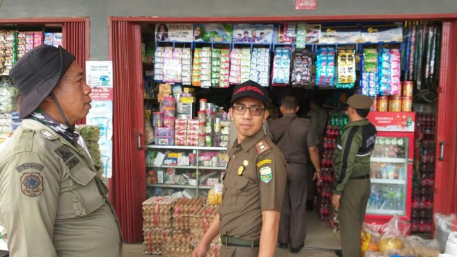 Satuan Polisi Pamong Praja (Sat Pol PP) Kabupaten Muarojambi kembali menggelar Razia yang dilakukan untuk menekan peredaran Minuman Beralkohol di Wilayah Kecamatan Kumpeh Ulu.