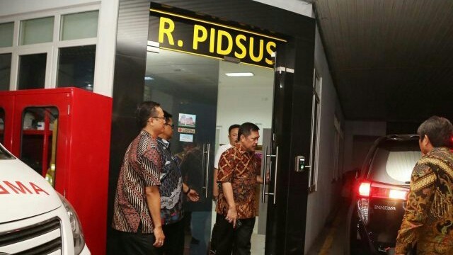 KPK meminta agar pihak Kejaksaan Agung menyerahkan Asisten Pidana Umum atau Aspidum Kejaksaan Tinggi (Kejati) DKI Jakarta Agus Winoto yang saat ini sudah ditahan oleh lembaga antirasuah. (Fedrik/JawaPos)