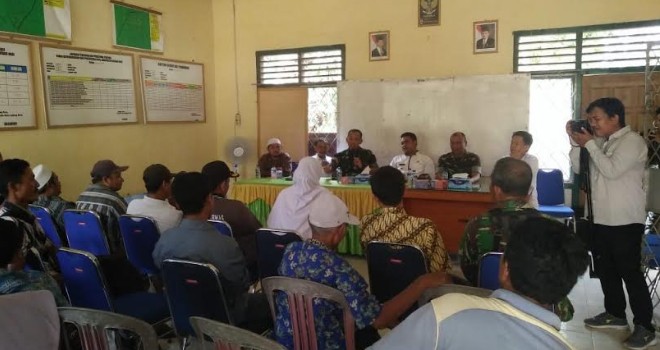 Sosialisasikan Program TMMD di Desa Ladang Peris, Dandim 0415/Batanghari Gelar Pertemuan dengan Camat dan Kades.