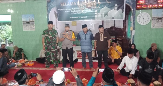 Bupati dan Wabup Tanjabtim, Kapolres Tanjabtim serta Dandim ketika berdampingan menyampaikan sambutan.