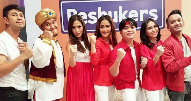 Ayu Ting Ting bersama pengisi acara pesbuker. Foto : Instagram