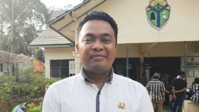 Camat Bajubang Ichwan. 