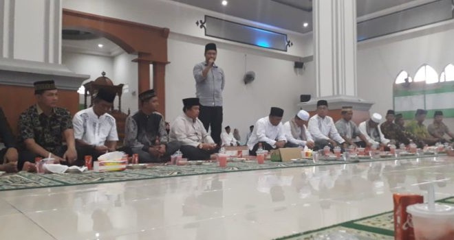 Safari Ramadhan di Sabak Timur, Romi Didampingi Robby.