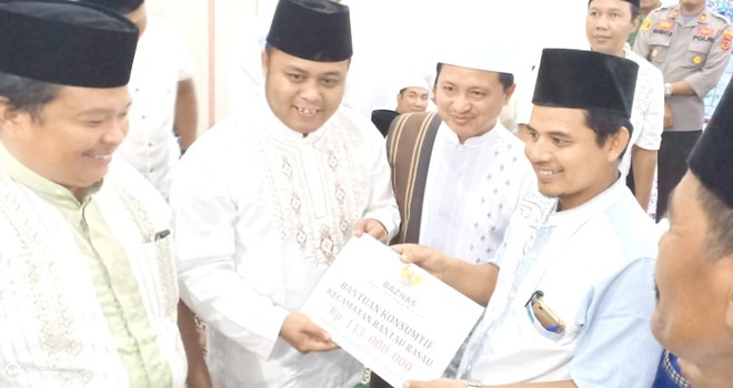Bupati dan Wabup Tanjabtim Pimpin Safari Ramadan di Rantau Rasau.