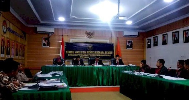 KPU Sarolangun Jalani Sidang Dugaan Pelanggaran Kode Etik.