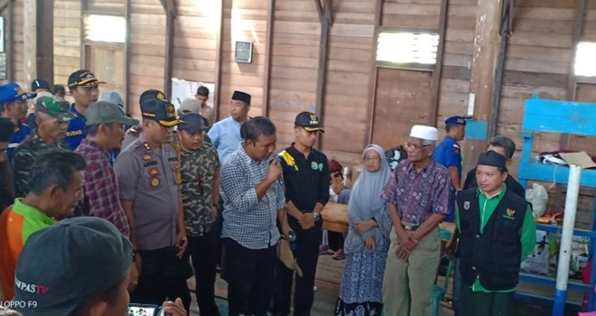 Bupati Romi dan Rombongan Kunjungi Korban Kebakaran Pangkal Duri.