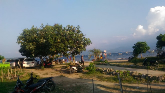 Suasana saat gempa, di tepi pantai Tanjung Tanah danau kerinci.
