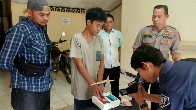 FP (19),  beserta barang bukti yang berhasil diamankan. 
