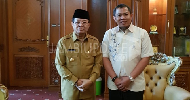 Pertemuan antara H Rahman dan Gubernur Jambi Fachrori Umar di ruangan gubernur Jambi beberapa hari lalu.