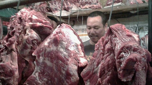ILUSTRASI DAGING: Aparat kepolisian menyita daging impor karena diduga tidak higienis. Pemicunya penyimpanan yang tidak standar. (Dok. JawaPos.com)
