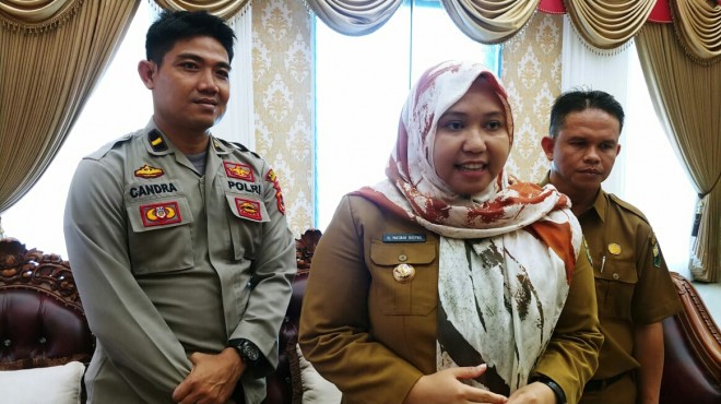 Bupati Masnah saat menyampaikan, kesuksesan kerja sama KPU dan Bawaslu Kabupaten Muaro Jambi. 