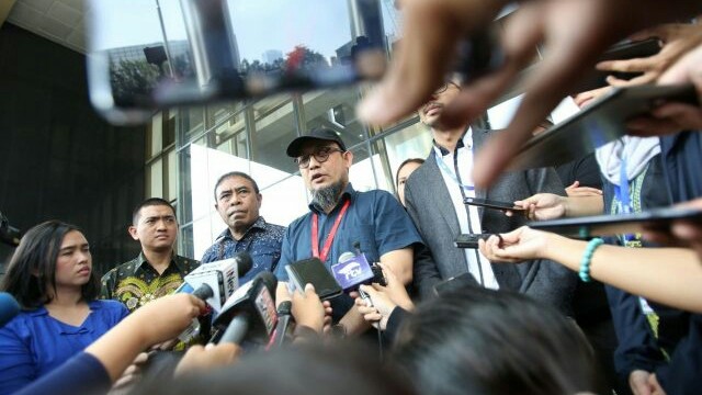 Penyidik senior KPK Novel Baswedan masih menanti titik terang kasus penyiraman air keras yang menimpa dirinya. (MIFTAHULHAYAT/JAWA POS)