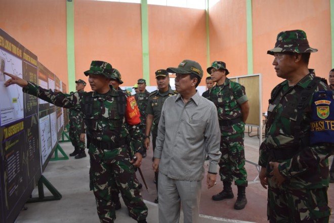 Didampingi Dandim Widi, Bupati Syahirsyah Tinjau Baksos di Lokasi TMMD.