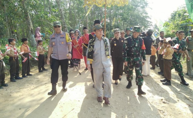 Bupati Syahirsyah Hadiri Upacara Pembukaan TMMD ke-105 Kodim 0415/Batanghari.