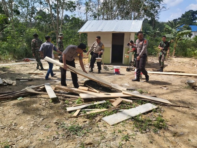 Didampingi Perwakilan Polres Batanghari, Danramil Rilman Tinjau Rumah Milik Kunsen.