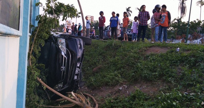 Honda CRV BH 1052 MG yang mengalami kecelakaan dekat dengan Kandang HARIMAUTaman Rimba. Foto : Ist