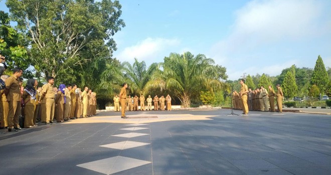 Sekda Pimpin Upacara Apel pagi di Setda Muarojambi.