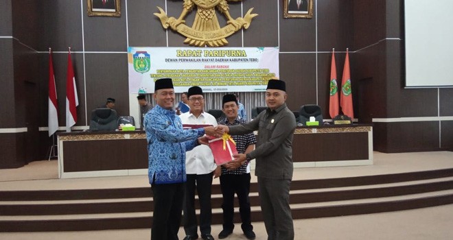 DPRD Tebo Gelar Paripurna Ranperda APBD-P 2019 & Ranperda PDAM Tebo.