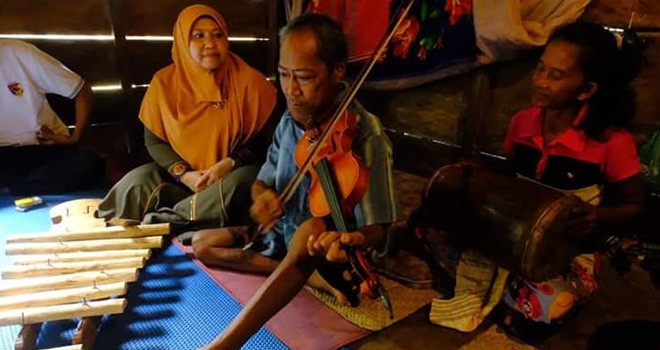 Bupati Masna Kunjungi Saidin, Seniman Jambi Yang Terkenan Tumor.