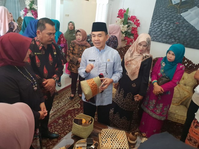 Akan Tampil Saat Festival di Solo, Anyaman Bambu Kerinci Dilirik Be Kraf RI.