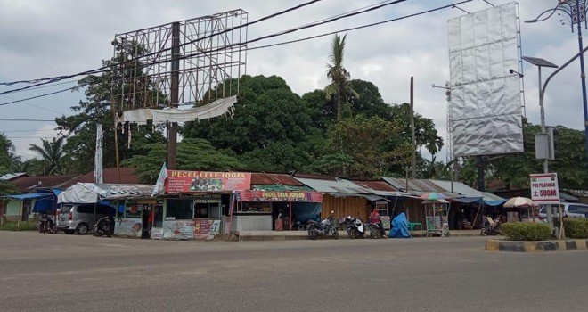 lokasi RTH di Kecamatan Rimbo Bujang kini banyak ditempati oleh warga.