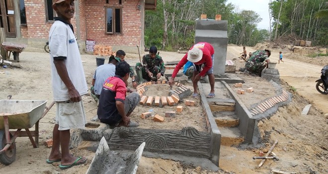 Progres Pembangunan Tugu TMMD di Ladang Peris Capai 75 Persen.