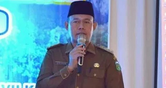 Bupati Tebo Sukandar.