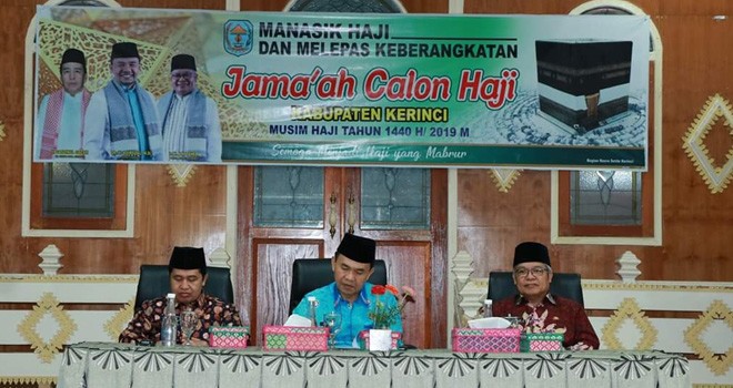 Bupati Kerinci H. Adirozal, Menghadiri Pelaksanaan Manasik dan Melepaskan Keberangkatan Jamaah Calon Haji (JCH) kabupaten Kerinci, pada Kamis (25/07).