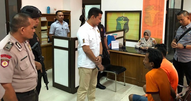 Polisi Ambil Sempel Rambut dan Darah Muslim Pimpinan SMB.