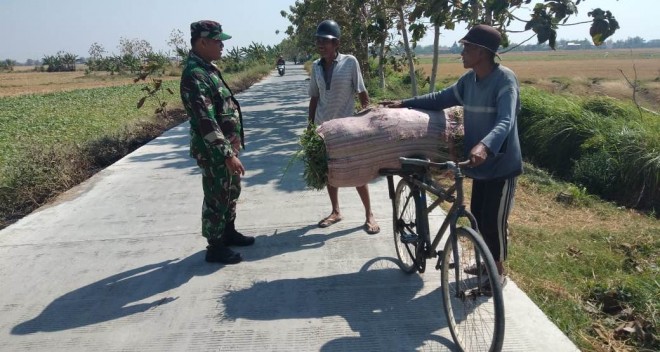 Jalan Dibangun TNI, Angkut Hasil Pertanian Lancar.